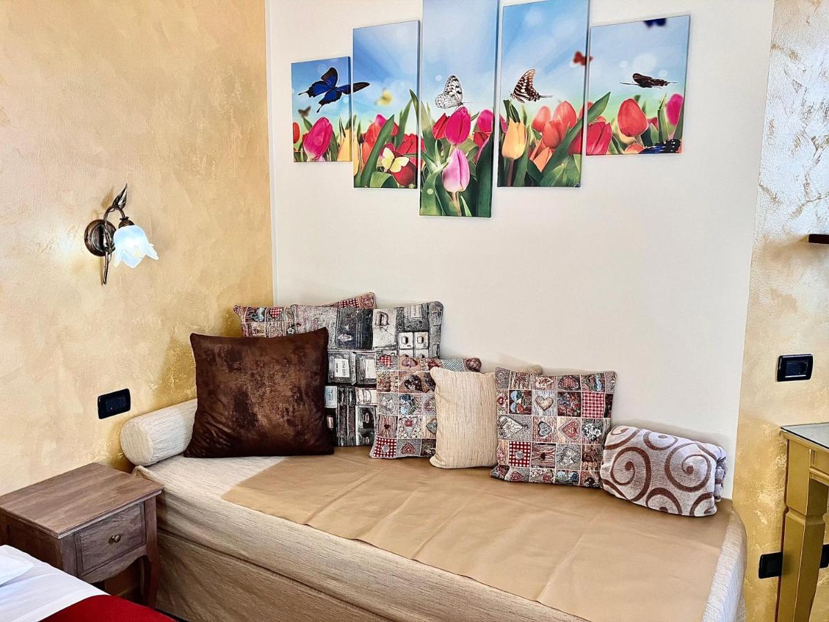 B&B Desenzano Paradise デセンツァーノ・デル・ガルダ エクステリア 写真