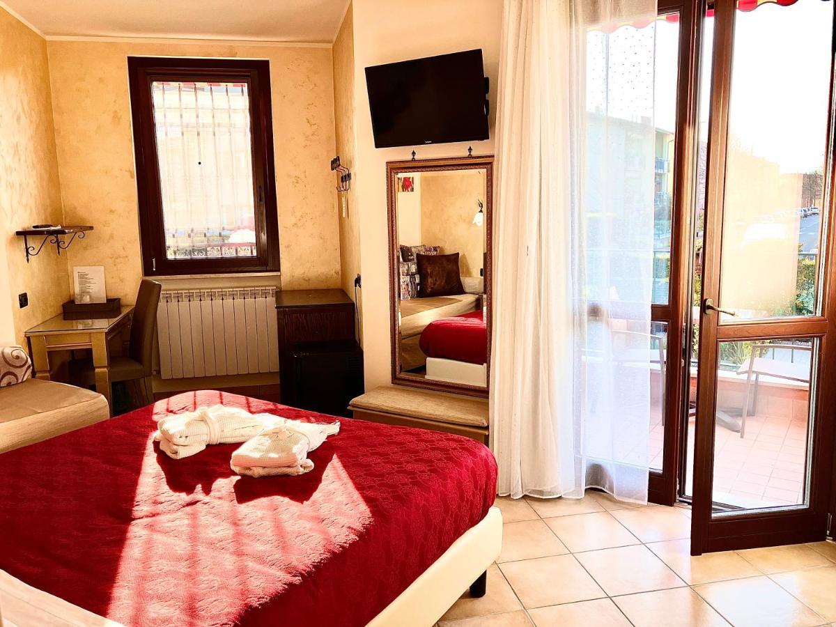 B&B Desenzano Paradise デセンツァーノ・デル・ガルダ エクステリア 写真