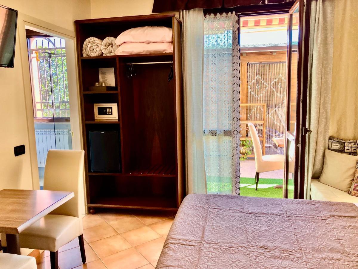 B&B Desenzano Paradise デセンツァーノ・デル・ガルダ エクステリア 写真