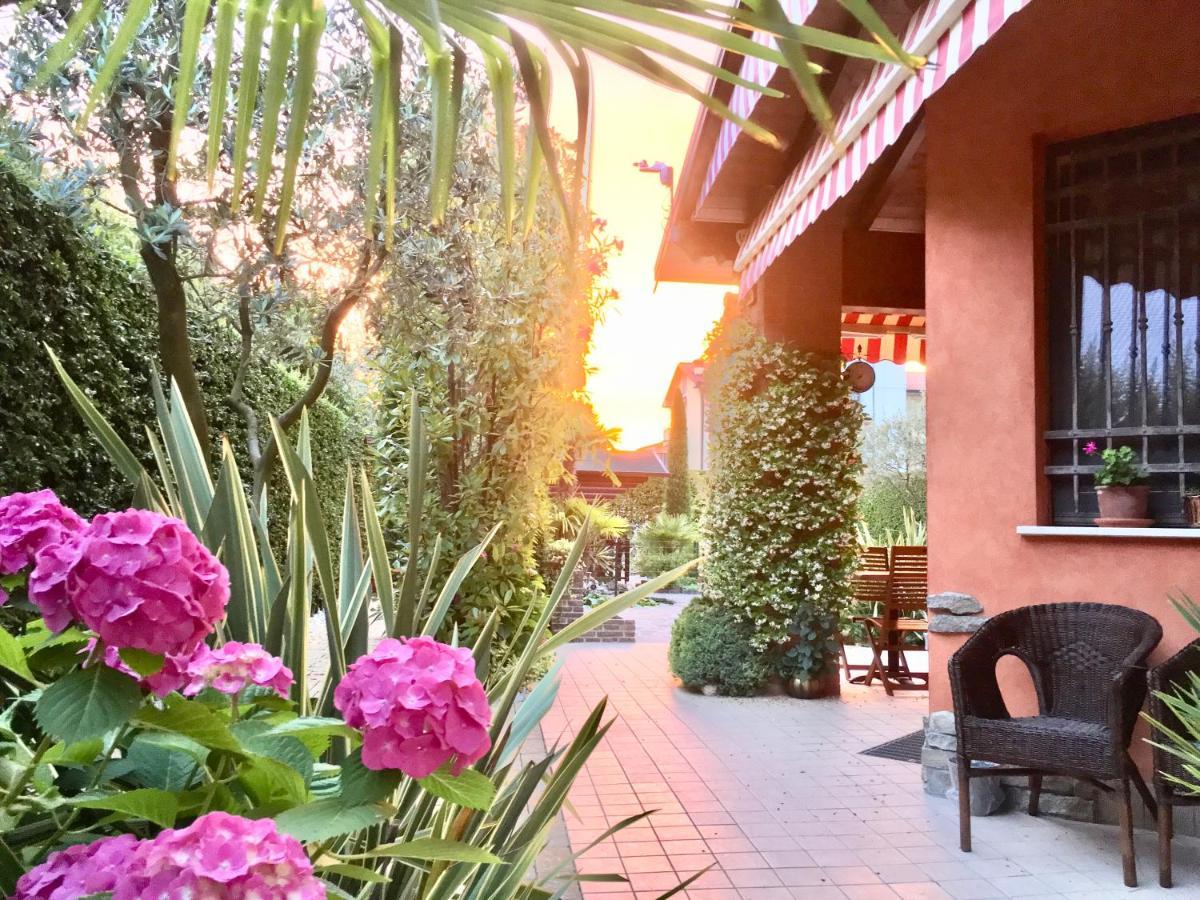 B&B Desenzano Paradise デセンツァーノ・デル・ガルダ エクステリア 写真
