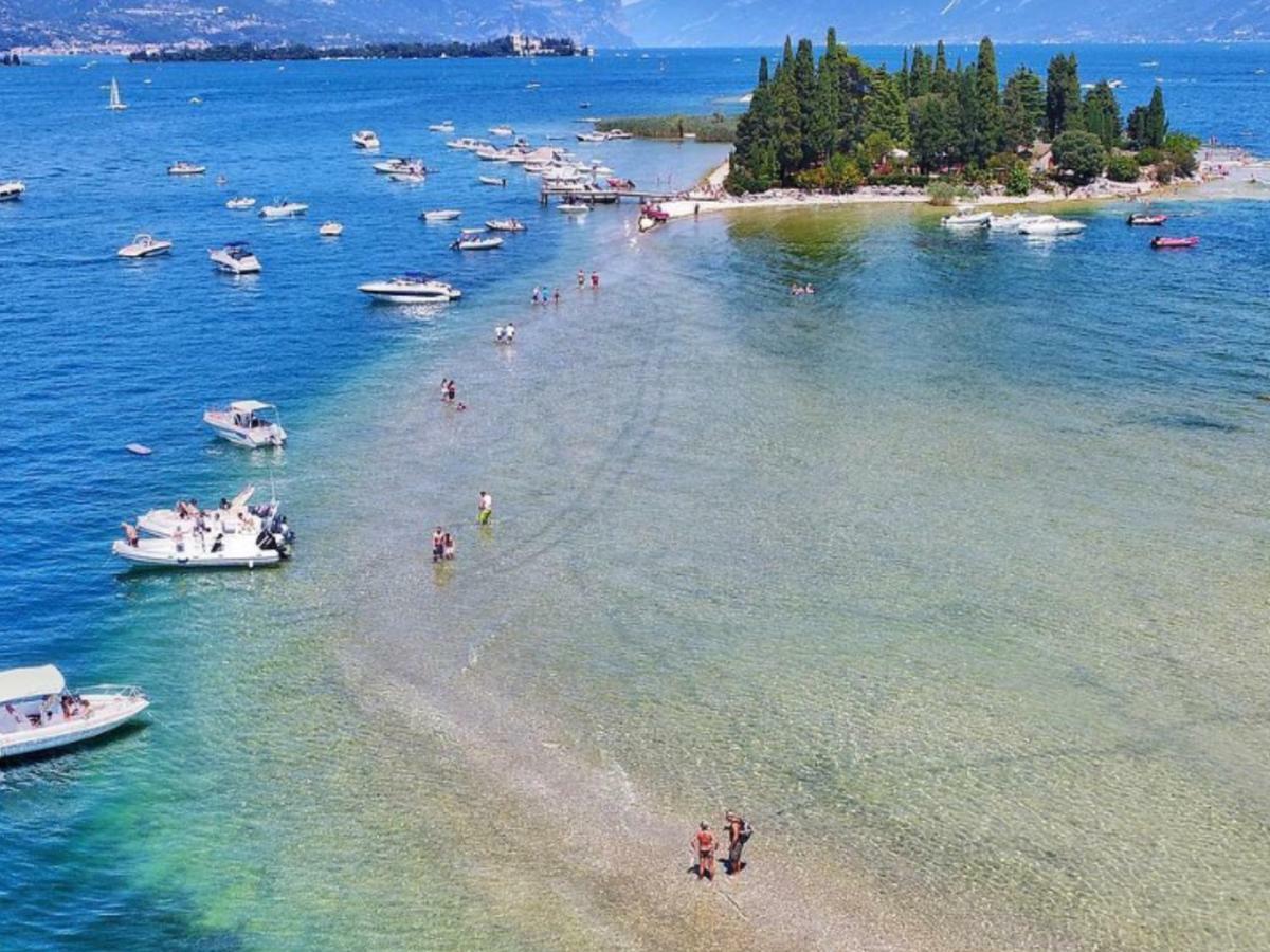 B&B Desenzano Paradise デセンツァーノ・デル・ガルダ エクステリア 写真