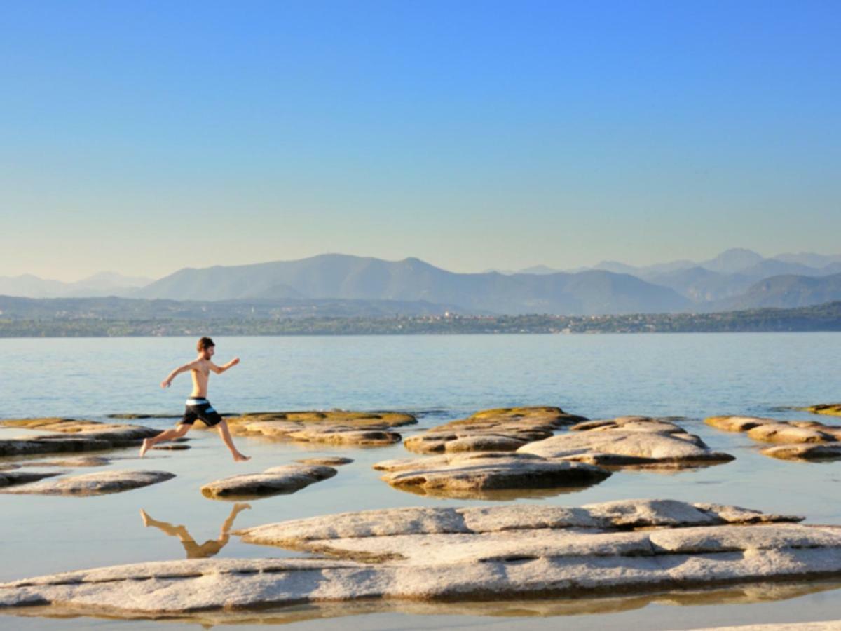 B&B Desenzano Paradise デセンツァーノ・デル・ガルダ エクステリア 写真